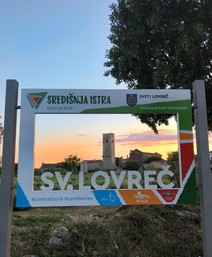 Lavanda Sveti Lovreč Pazenatički Buitenkant foto