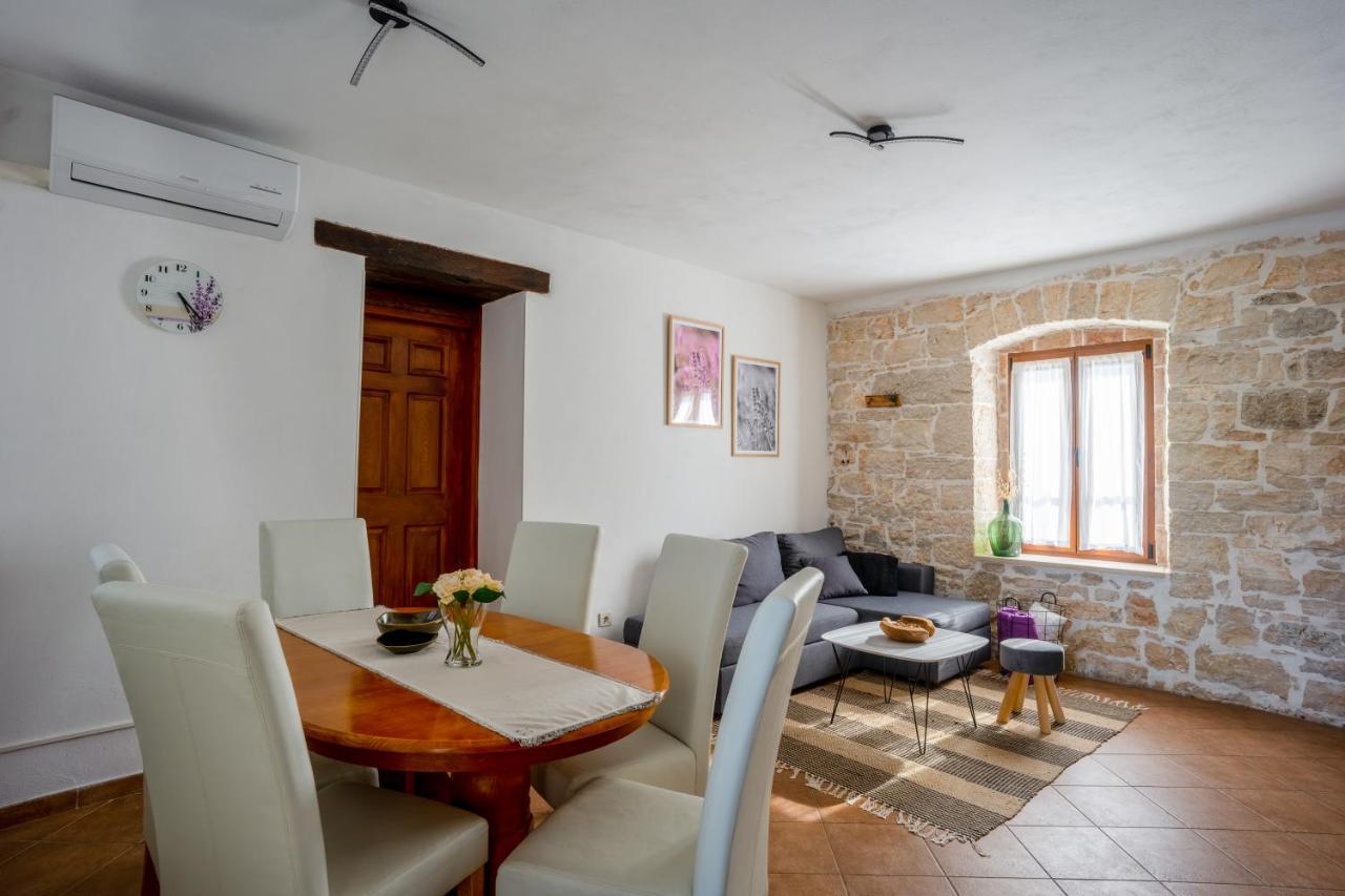 Lavanda Sveti Lovreč Pazenatički Buitenkant foto