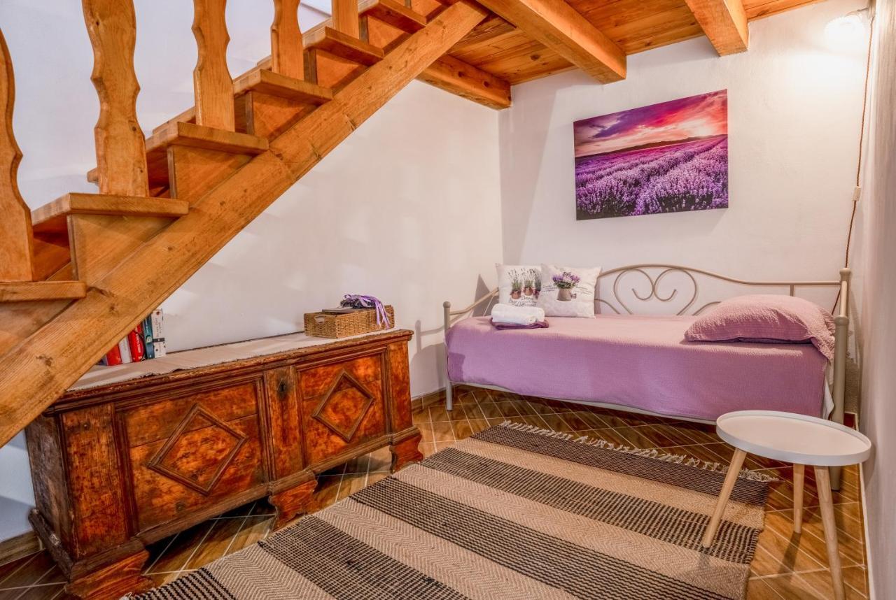 Lavanda Sveti Lovreč Pazenatički Buitenkant foto