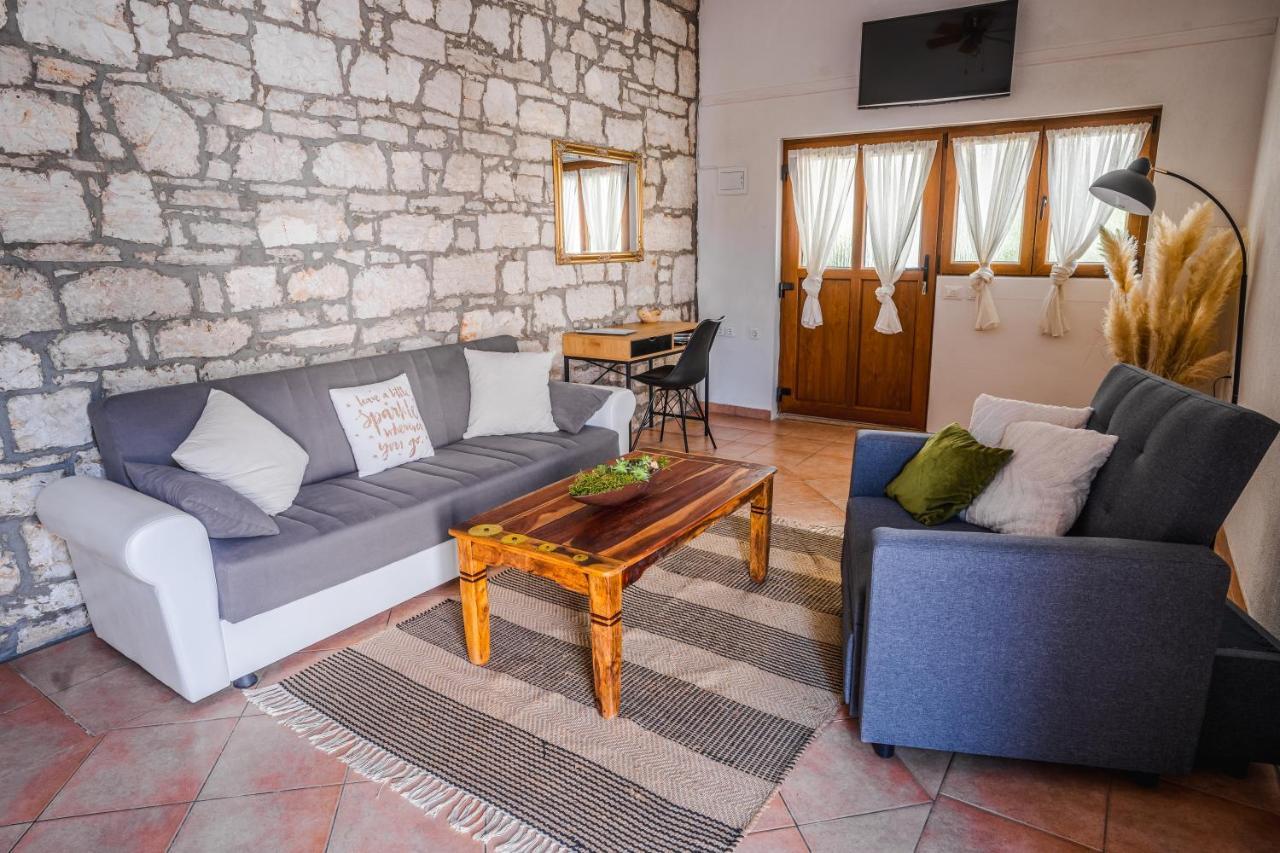 Lavanda Sveti Lovreč Pazenatički Buitenkant foto