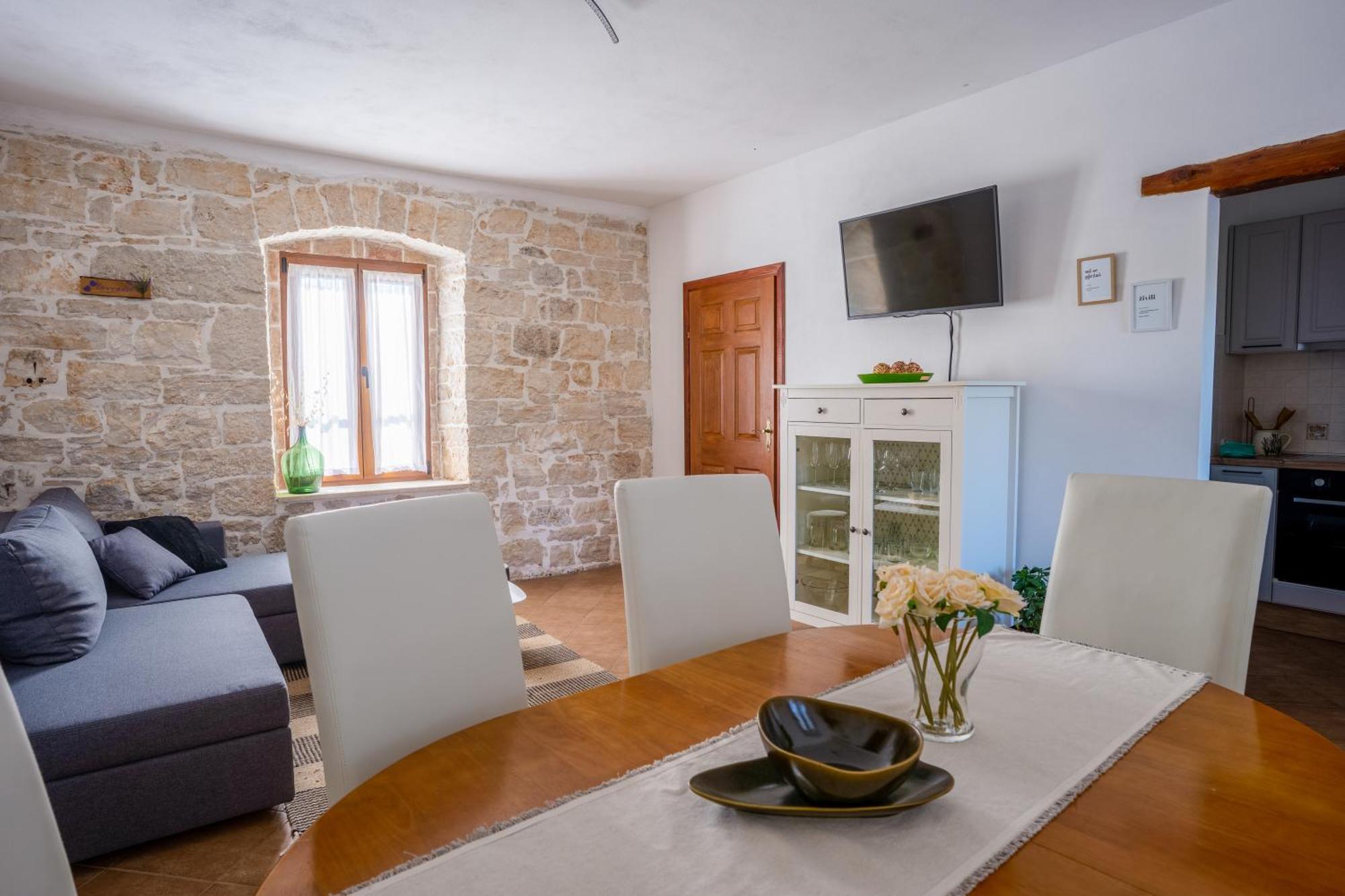 Lavanda Sveti Lovreč Pazenatički Kamer foto